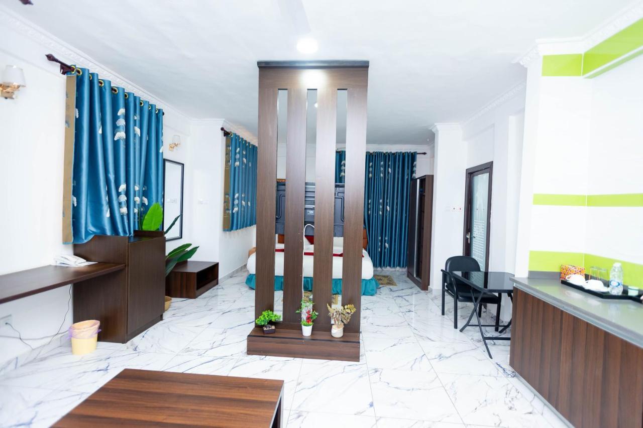 Sky Plus Hotel & Resort Ho Exterior photo