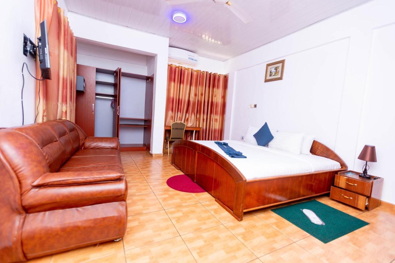 Sky Plus Hotel & Resort Ho Exterior photo