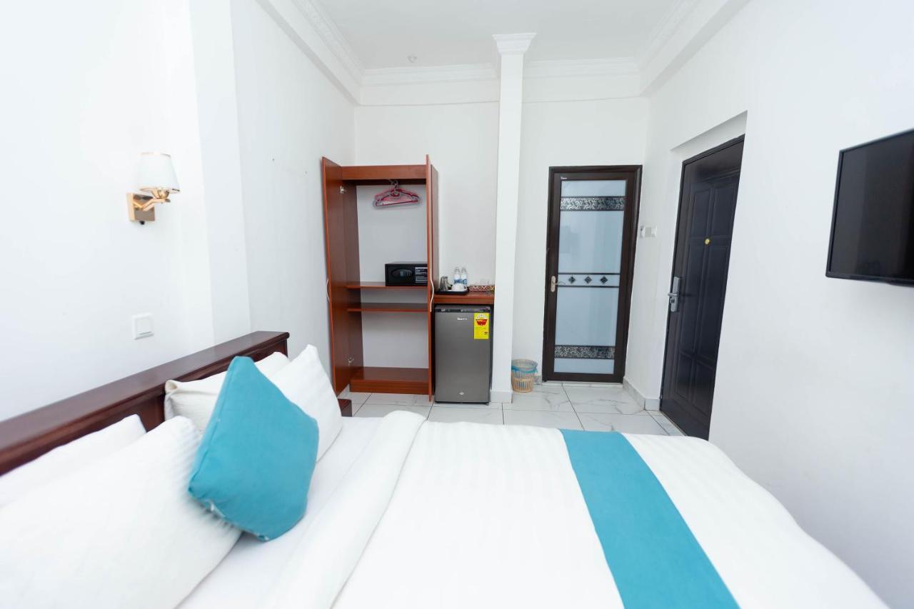 Sky Plus Hotel & Resort Ho Exterior photo